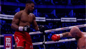 Anthony Joshua and Robert Helenius during the fight
